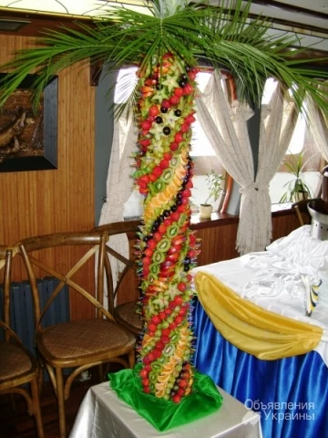 Фото  Фруктовая пальма на праздничный стол