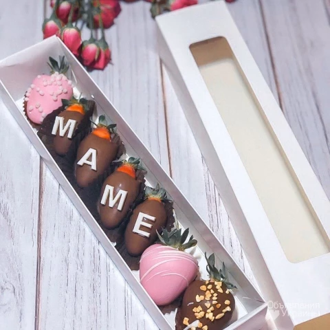 Фото Клубника в шоколаде с шоколадными буквами