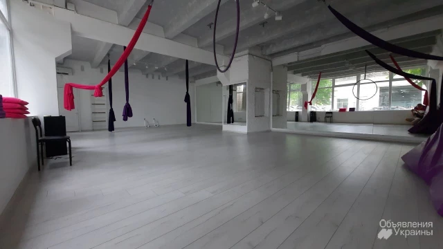 Фото Аренда просторного, стильного зала в  центре для занятий на полотнах, кольце, танцами