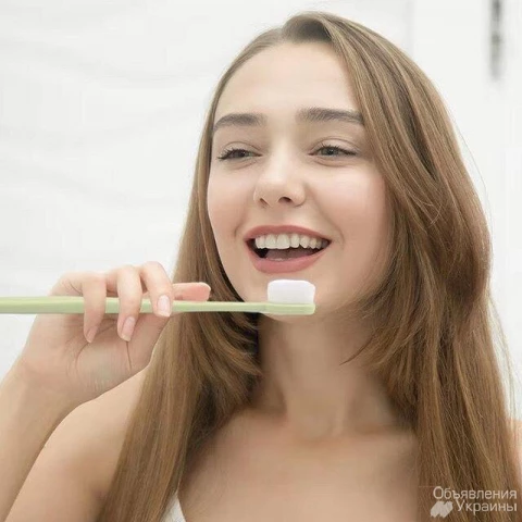 Фото Зубная щетка Supretto с микрощетинками в футляре мягкая (5780)