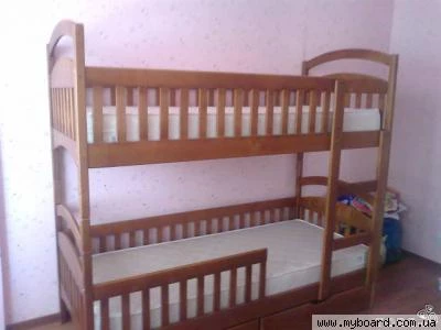 Фото детские двухъярусные кровати из массива дерева.