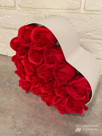 Фото Подарок из мыльных роз в коробке виде сердца