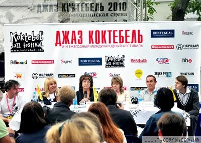 Фото аренда продажа Press Wall, фотоколл в Киеве, пресс волл, задник для фото