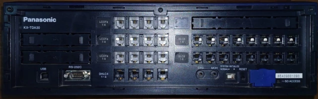 Фото Panasonic KX-TDA30UA, цифрова атс, 12 міських/20 внутрішніх/4 системних порти