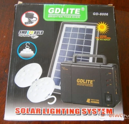 Фото Портативная зарядная батарея на солнечной панели GDlite GD-8006 (светодиодные лампочки)