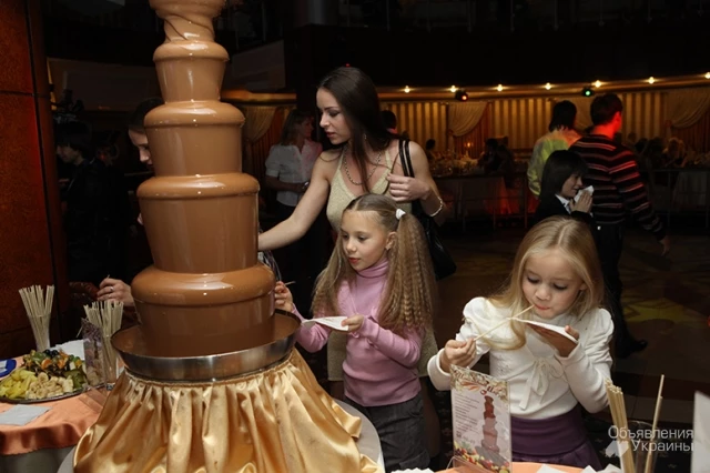 Фото  Шоколадный фонтан на детский праздник 