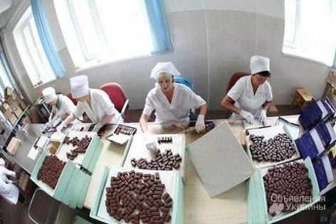 Фото Рабочие на фабрику конфет и печенья в Польшу