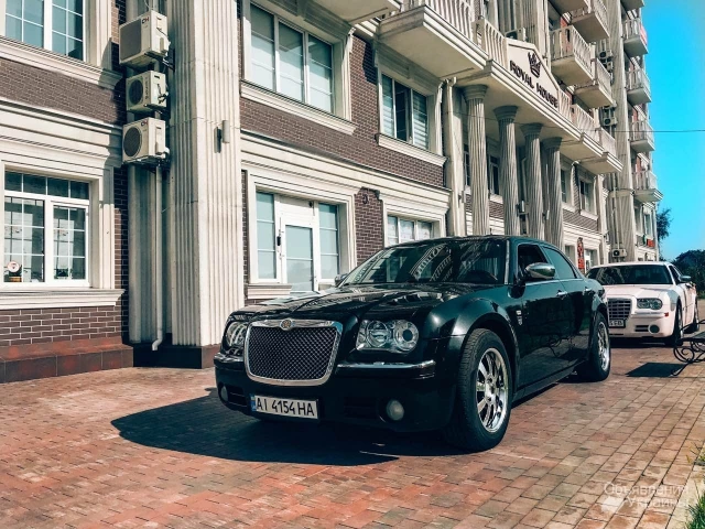Фото Аренда автомобиля на Свадьбу, заказать автомобиль Крайслер 300с на Свадьбу в Киеве