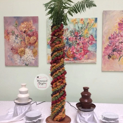 Фото Фруктовая пальма - настоящий атрибут праздничного стола