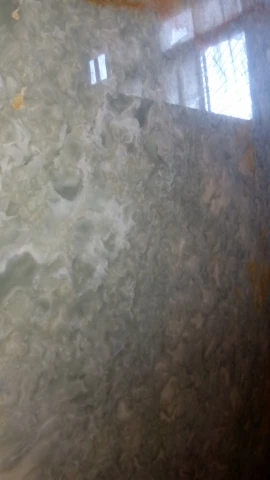 Фото Мрамор недорогой. Слябы и плитка хорошего качества. Оникс в слябах 340 квадратных метров. Общее количество 2610 квадратных метров. Прекрасные расцветки. Толщина 1-5 сантиметров