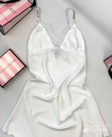 Фото Атласный белый пеньюар ночнушка с кружевом Victoria s Secret