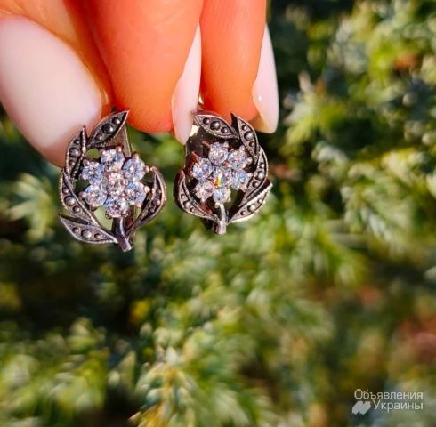 Фото Абсолютно нові з біркою чорнені сережки із срібла 925 з білими фіанітами