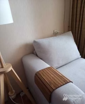 Фото Деревянная накладка,  столик,  коврик на подлокотник дивана.  Цвет Рос