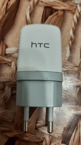 Фото Зарядное устройство HTC TC E250 белое