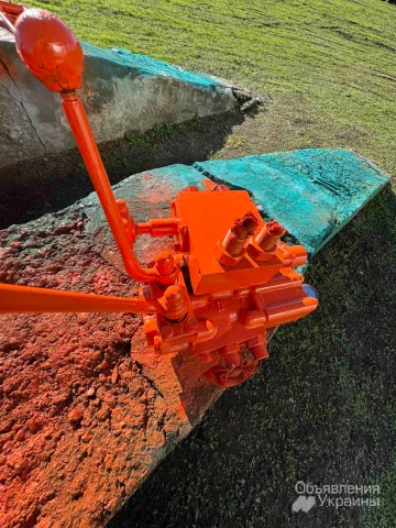 Фото Гидравлический распределитель двухсекционный с перепускным краном давления масла на буровую установку УГБ 50 в сборе